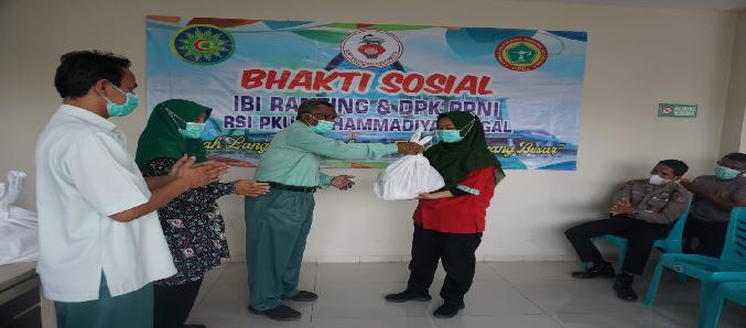 IBI Ranting RSI PKU Muhammadiyah Tegal Bagikan Voucher Sembako